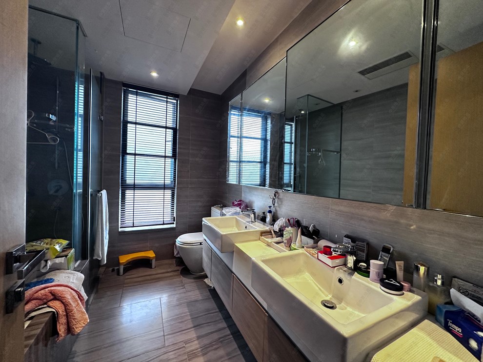 Unit Interior-Master Bathroom