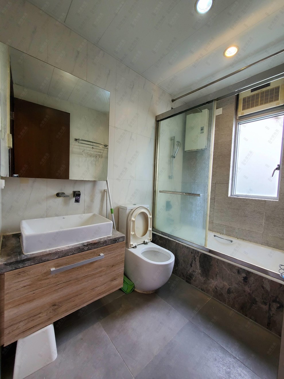 Unit Interior-Master Bathroom