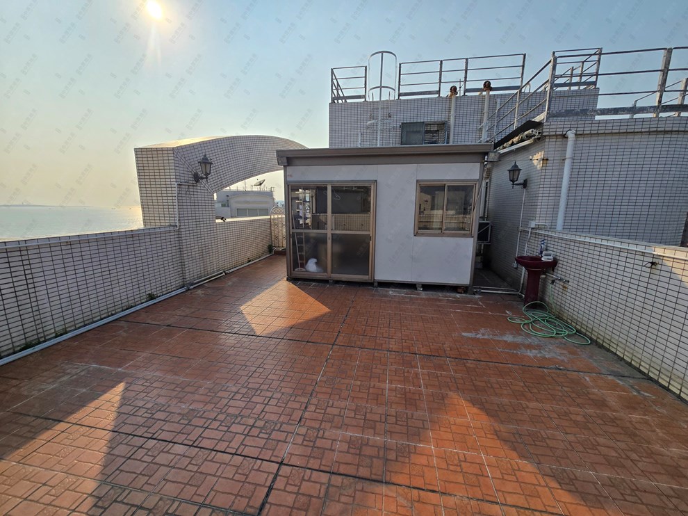 Unit Exterior-Roof