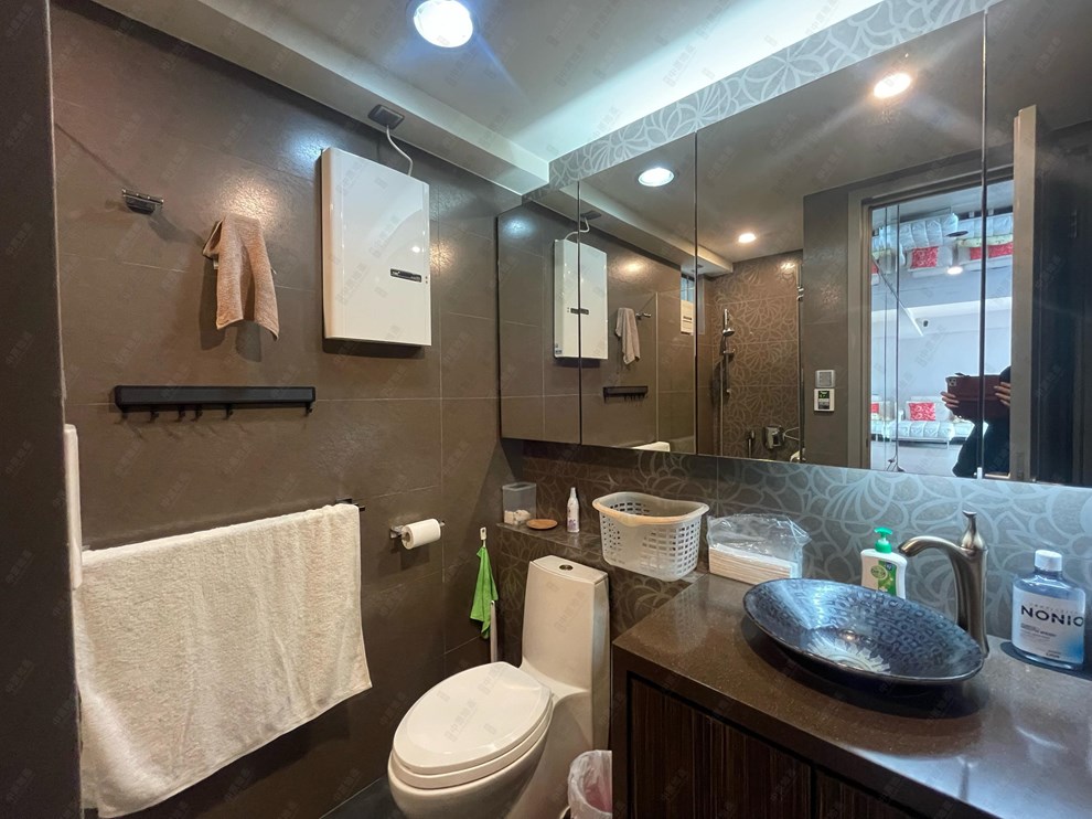 Unit Interior-Bathroom
