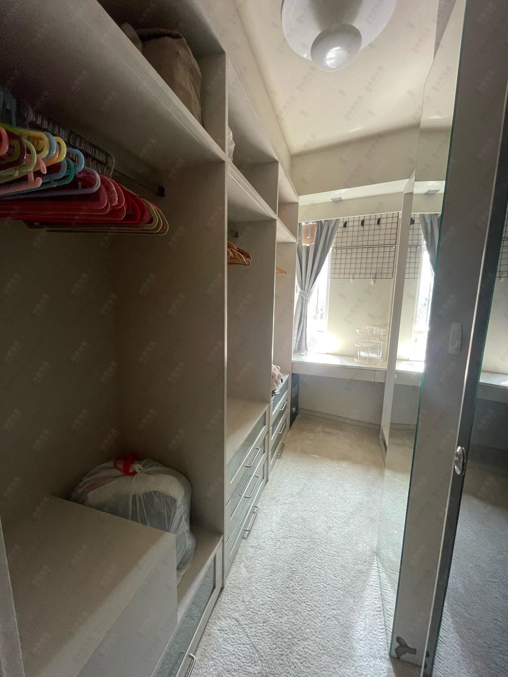 Unit Interior-Cloak Room