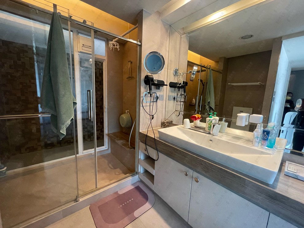 Unit Interior-Master Bathroom