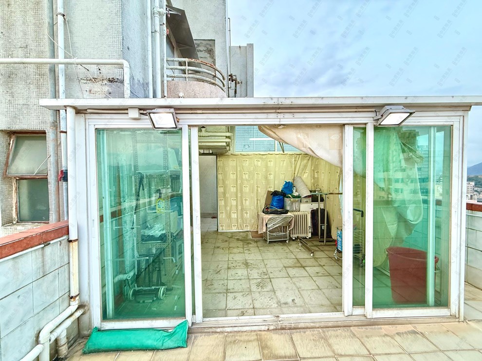 Unit Exterior-Roof