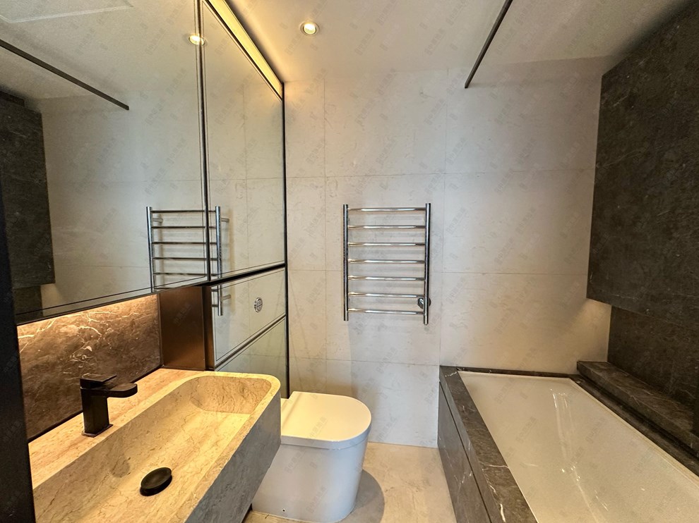 Unit Interior-Master Bathroom