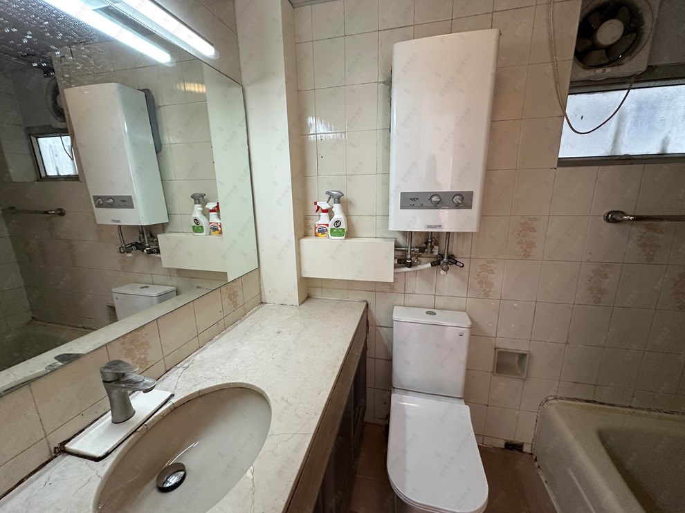 Unit Interior-Bathroom