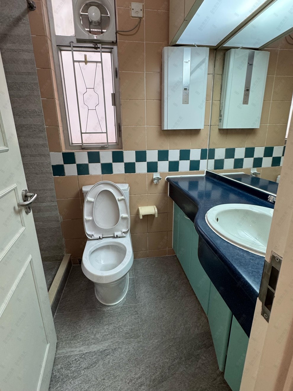 Unit Interior-Washroom