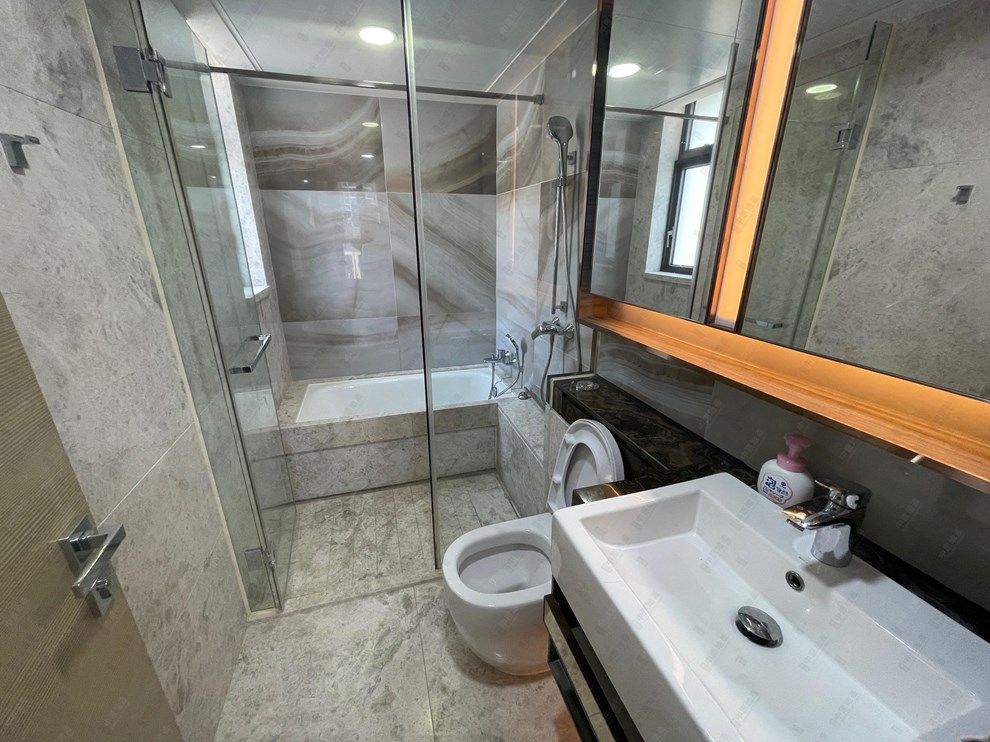Unit Interior-Bathroom