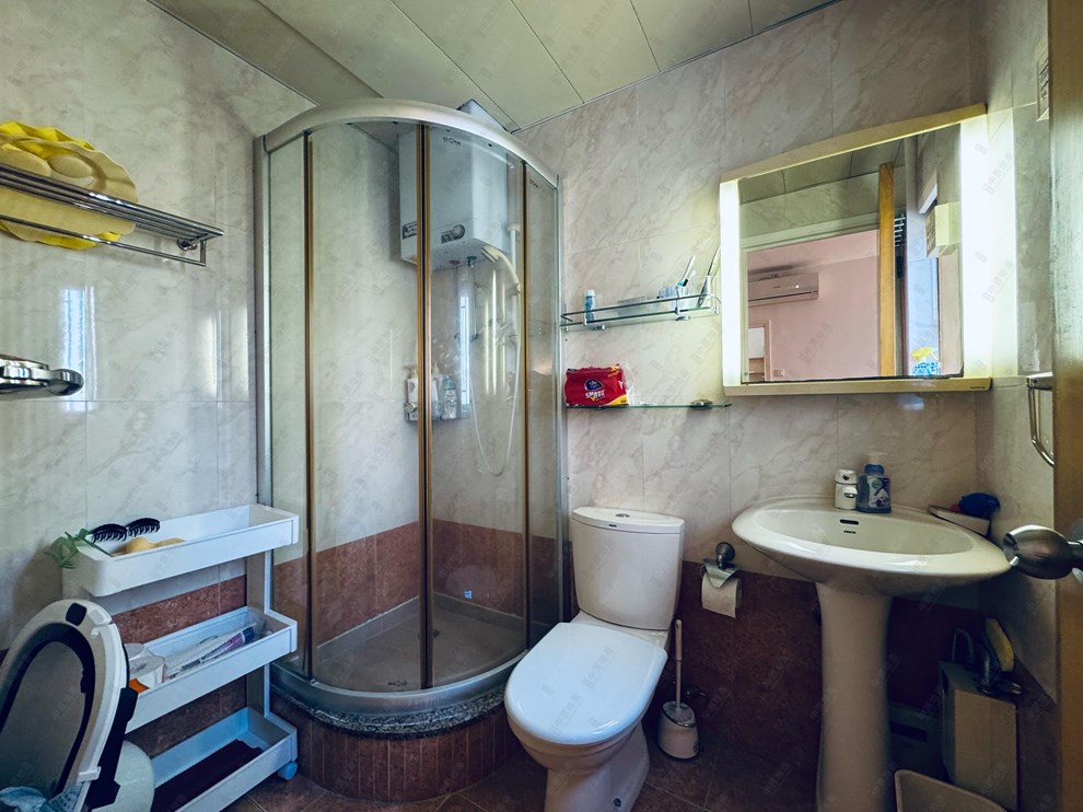 Unit Interior-Master Bathroom