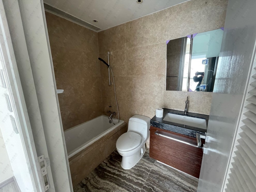 Unit Interior-Bathroom