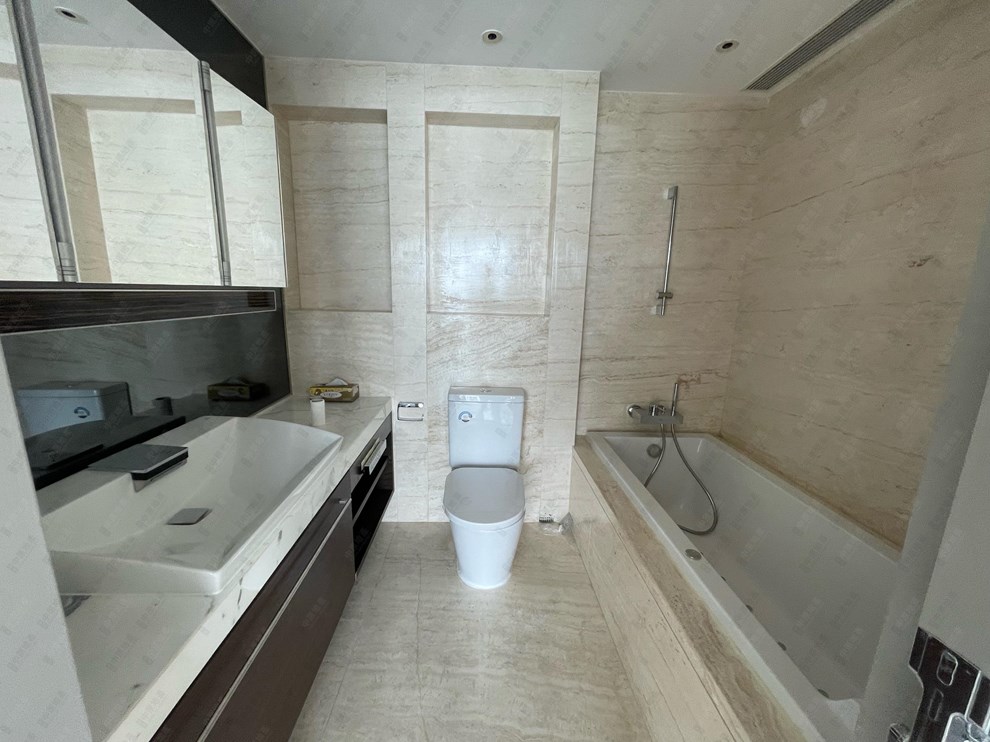 Unit Interior-Master Bathroom