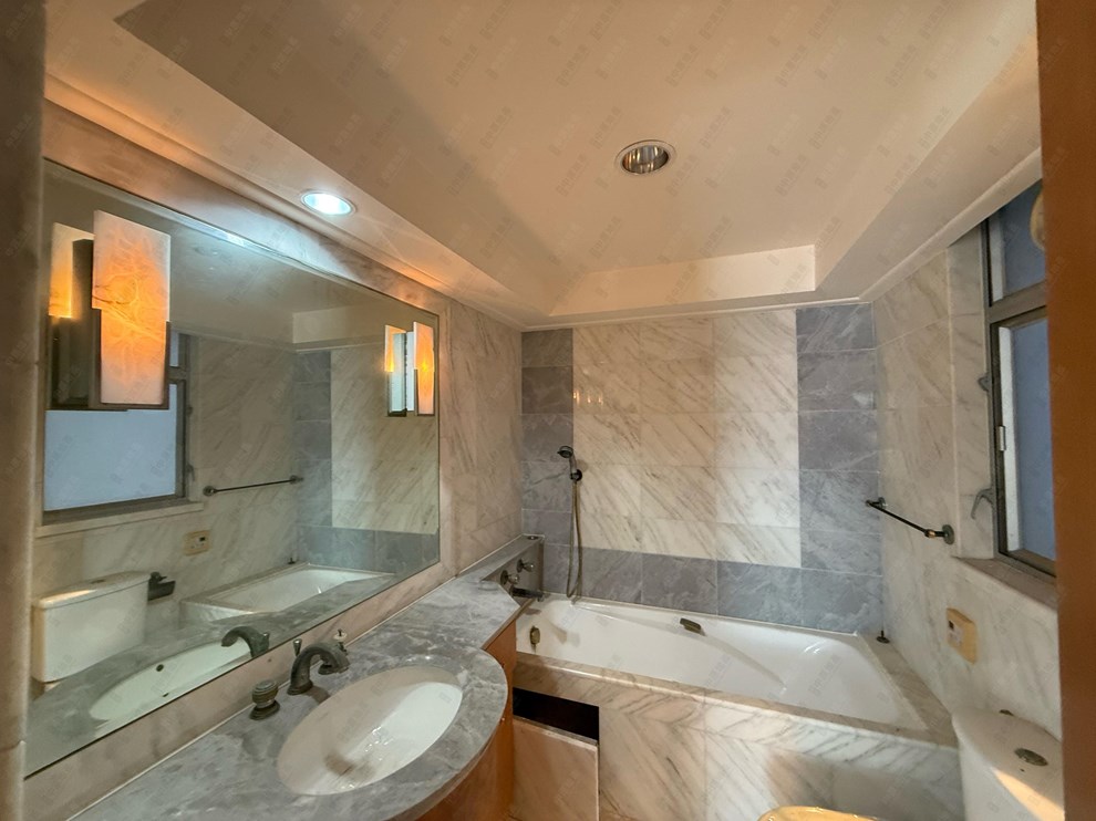Unit Interior-Master Bathroom