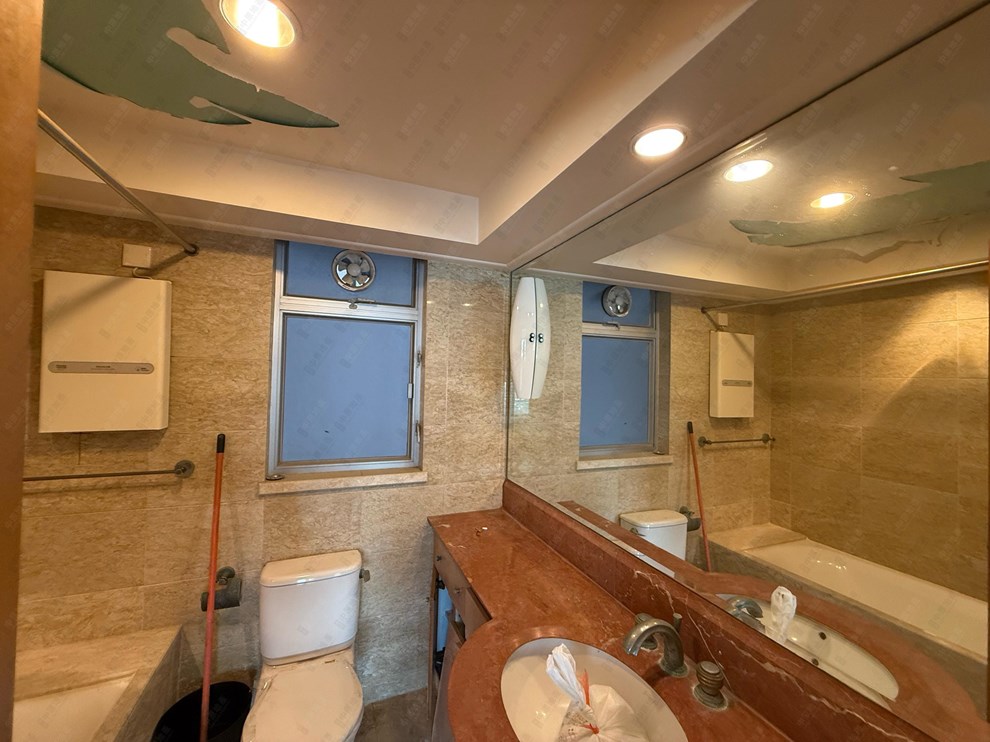 Unit Interior-Bathroom