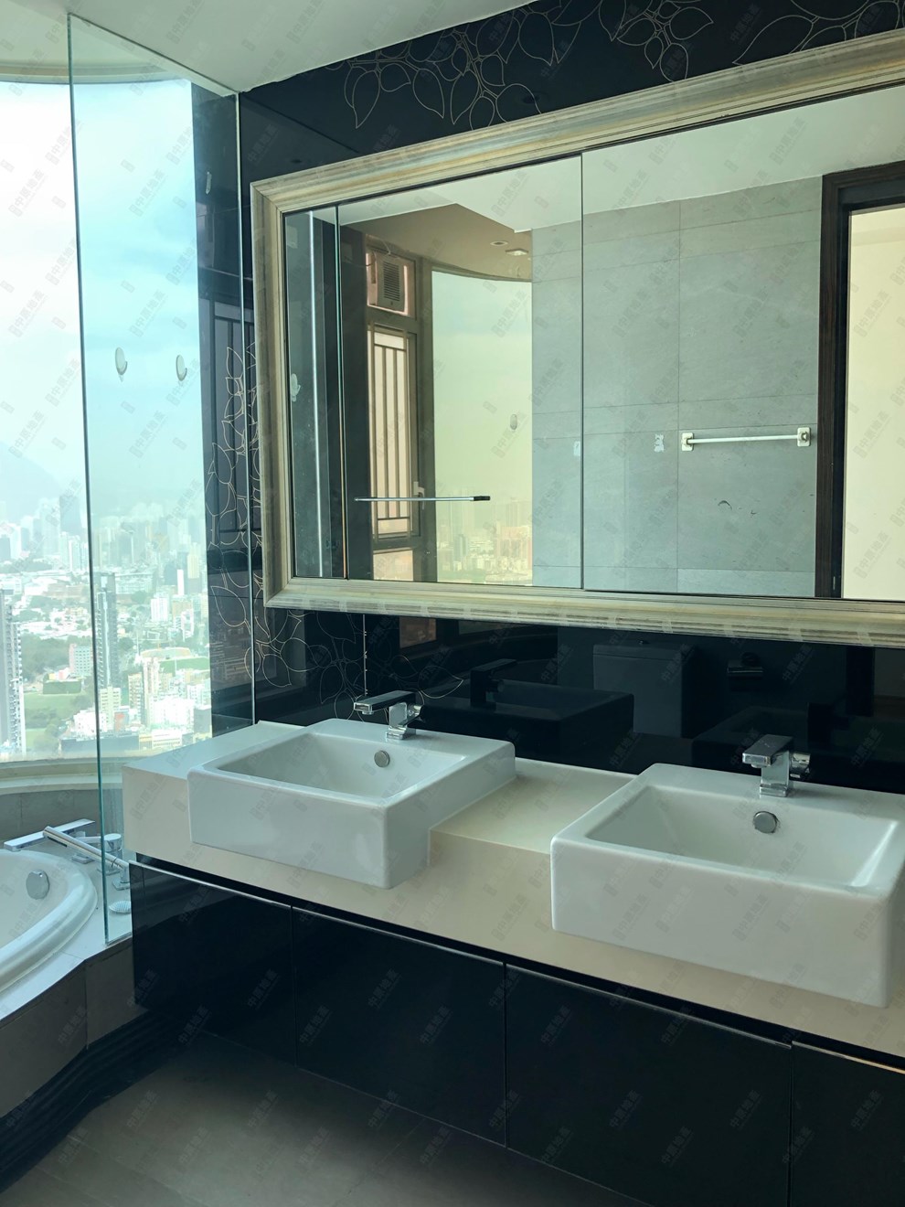 Unit Interior-Master Bathroom