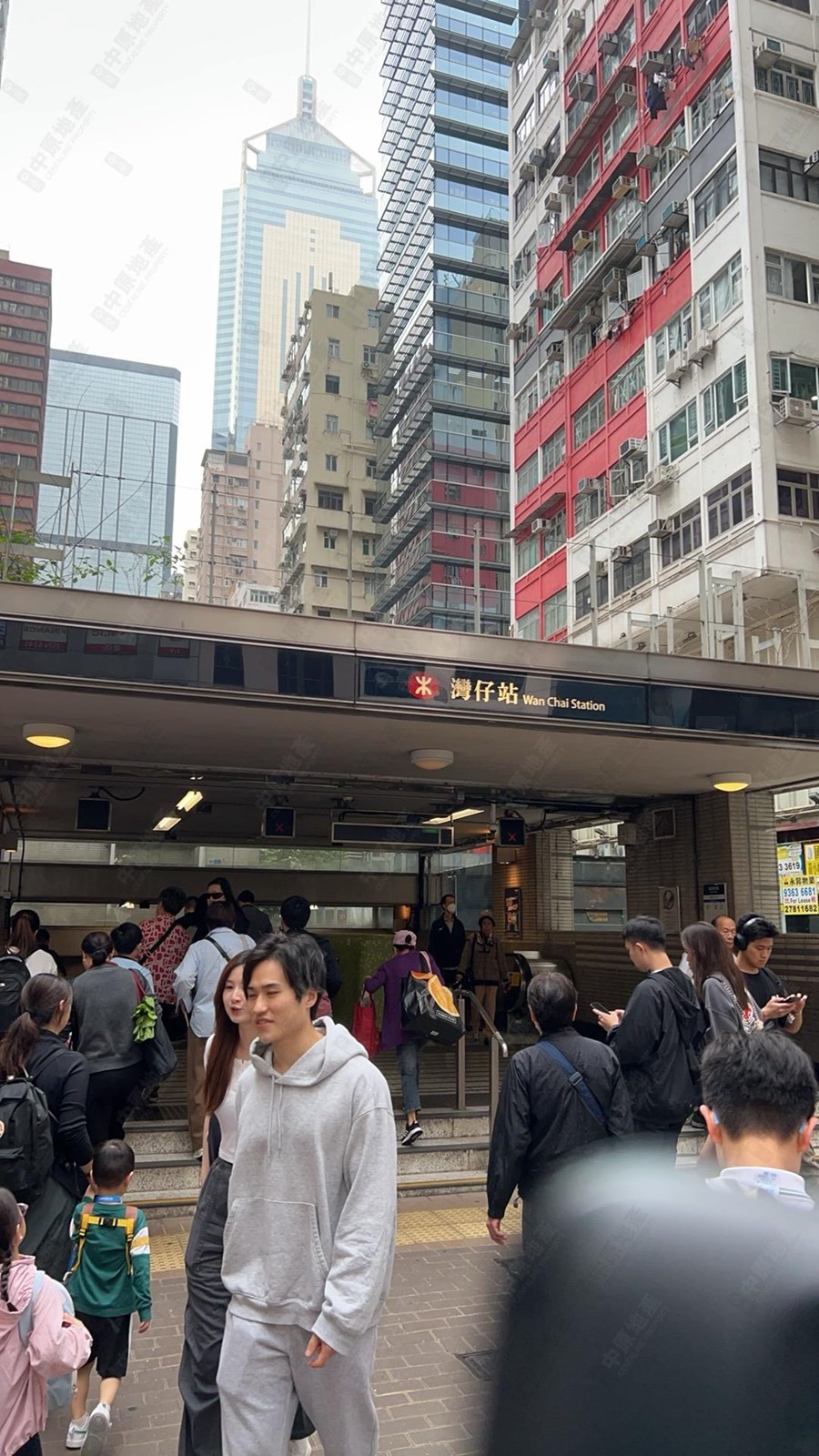 骆克道, 相片