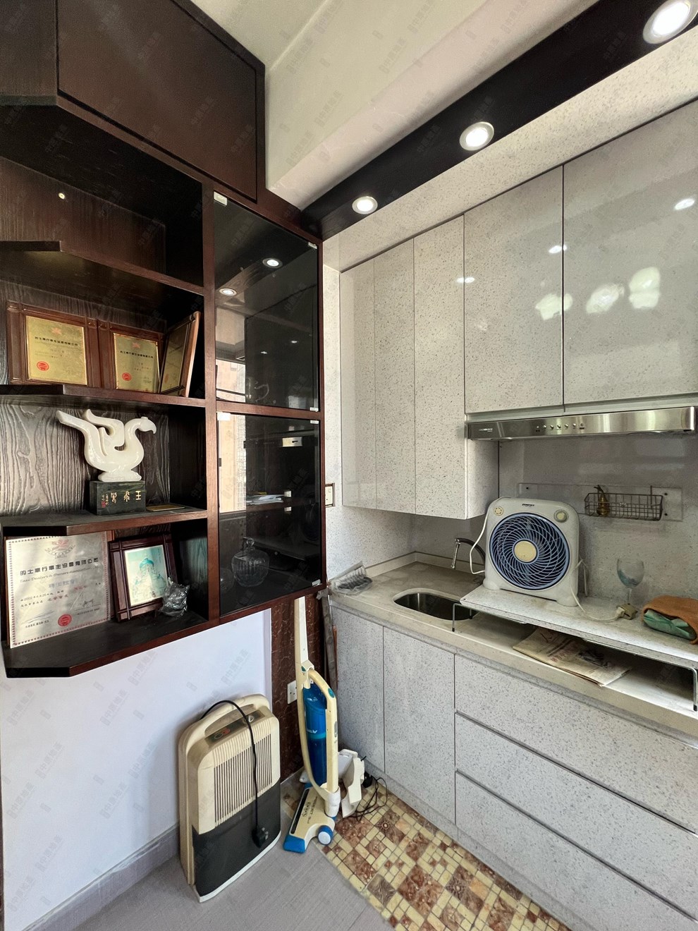 Unit Interior-Kitchen