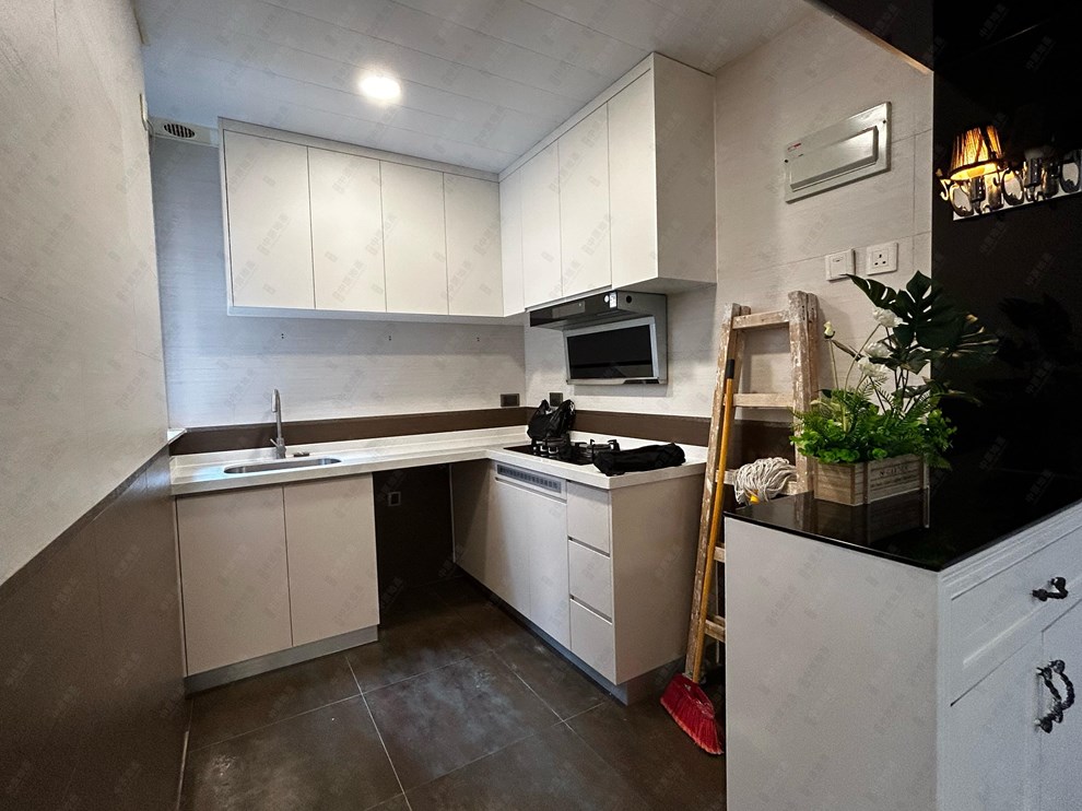 Unit Interior-Kitchen