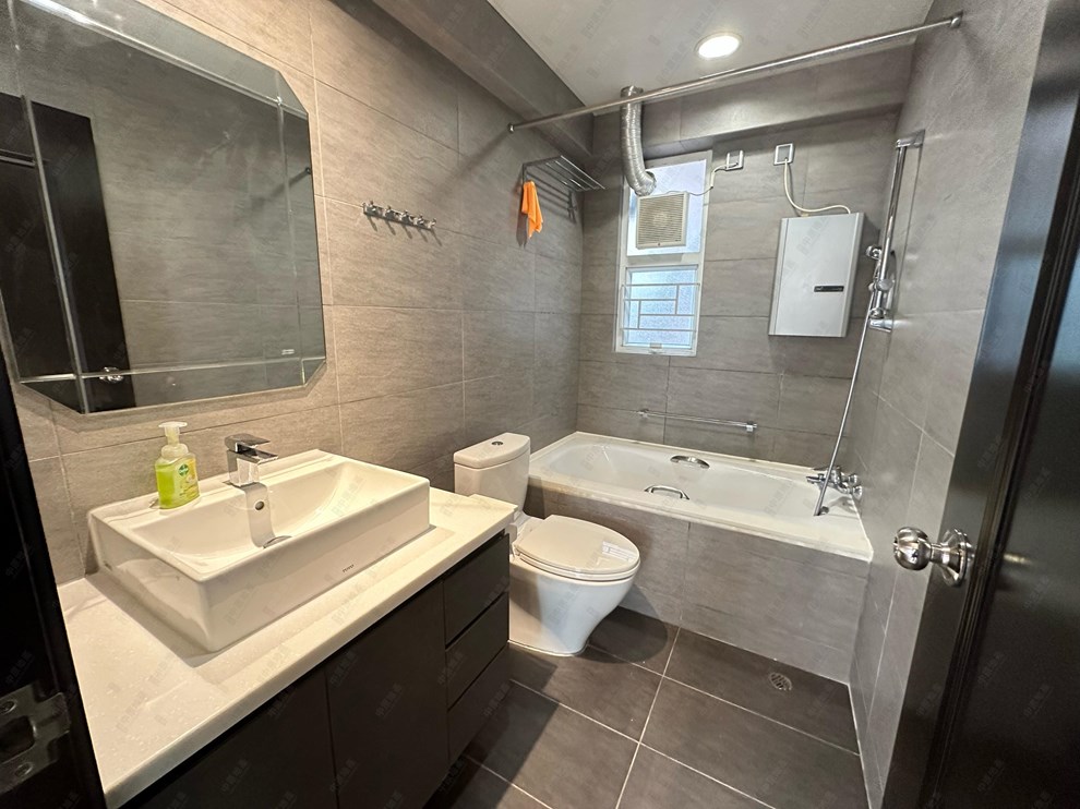 Unit Interior-Master Bathroom