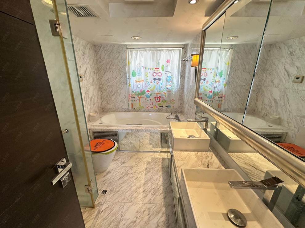 Unit Interior-Master Bathroom