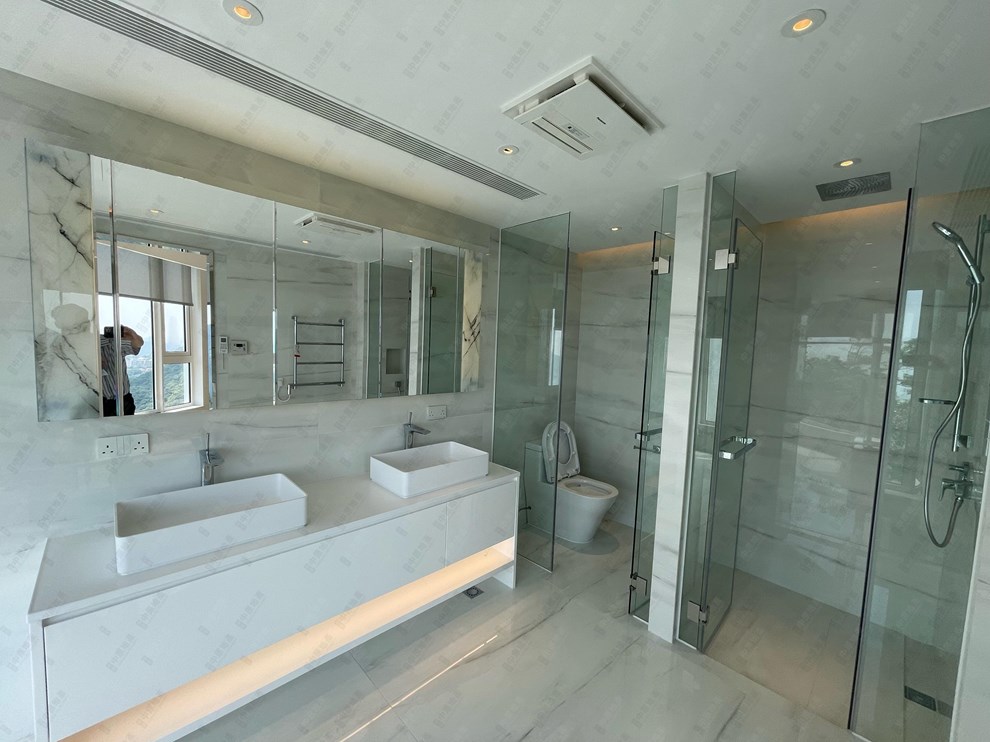 Unit Interior-Master Bathroom