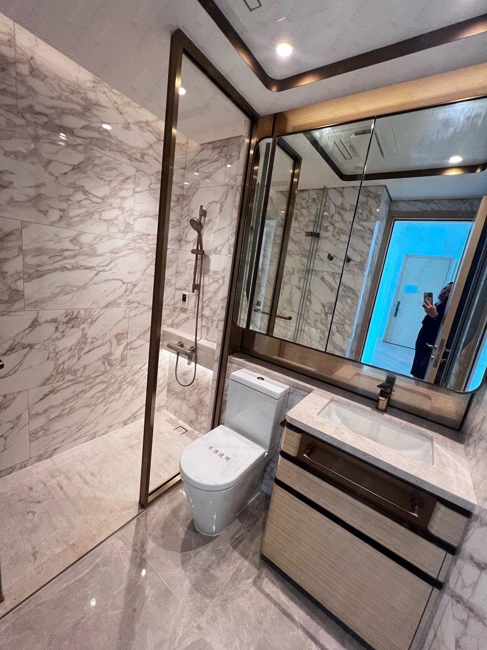 Unit Interior-Bathroom