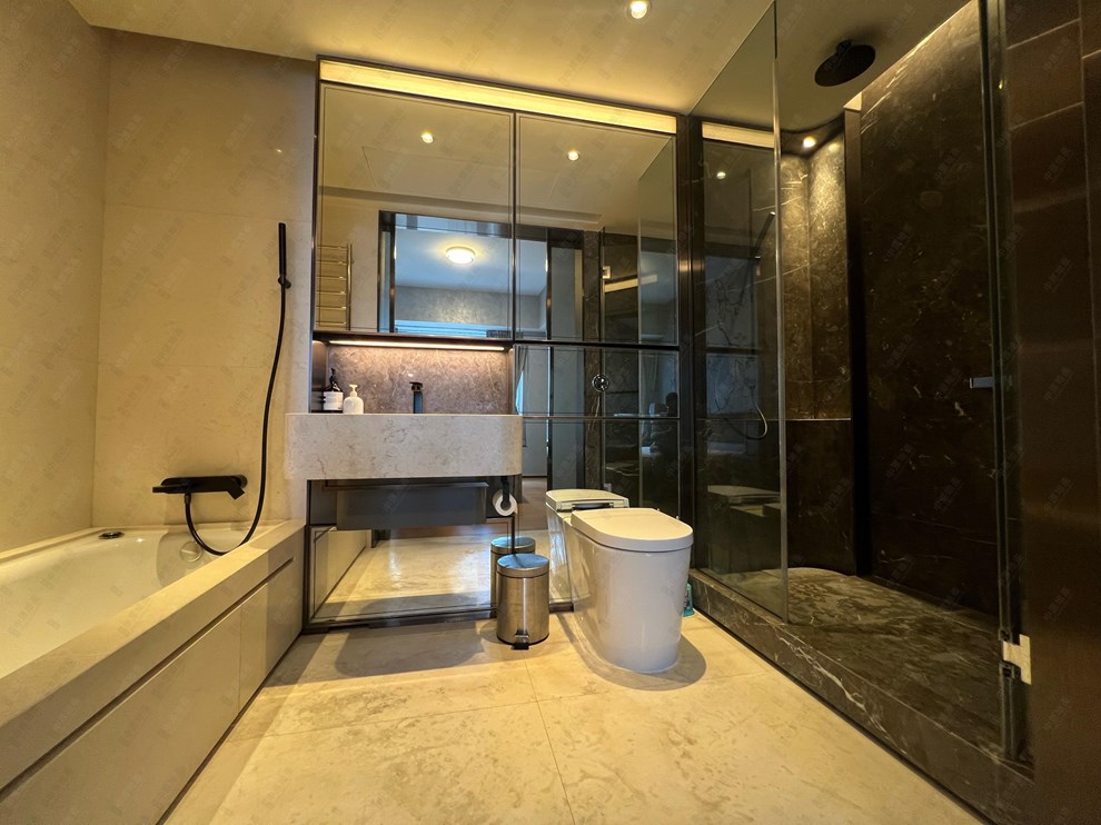 Unit Interior-Master Bathroom