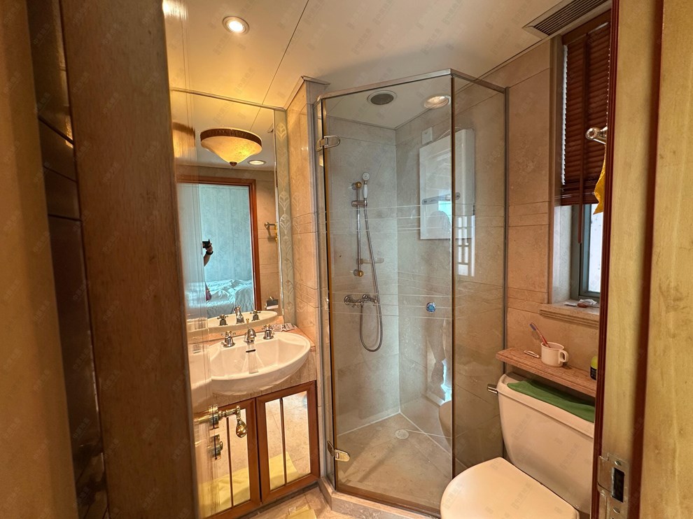 Unit Interior-Master Bathroom