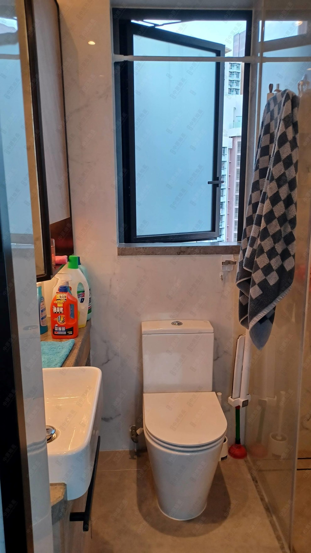 Unit Interior-Washroom
