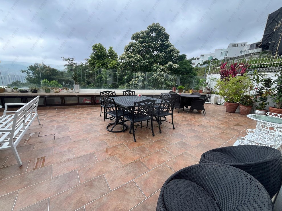 Unit Exterior-Garden