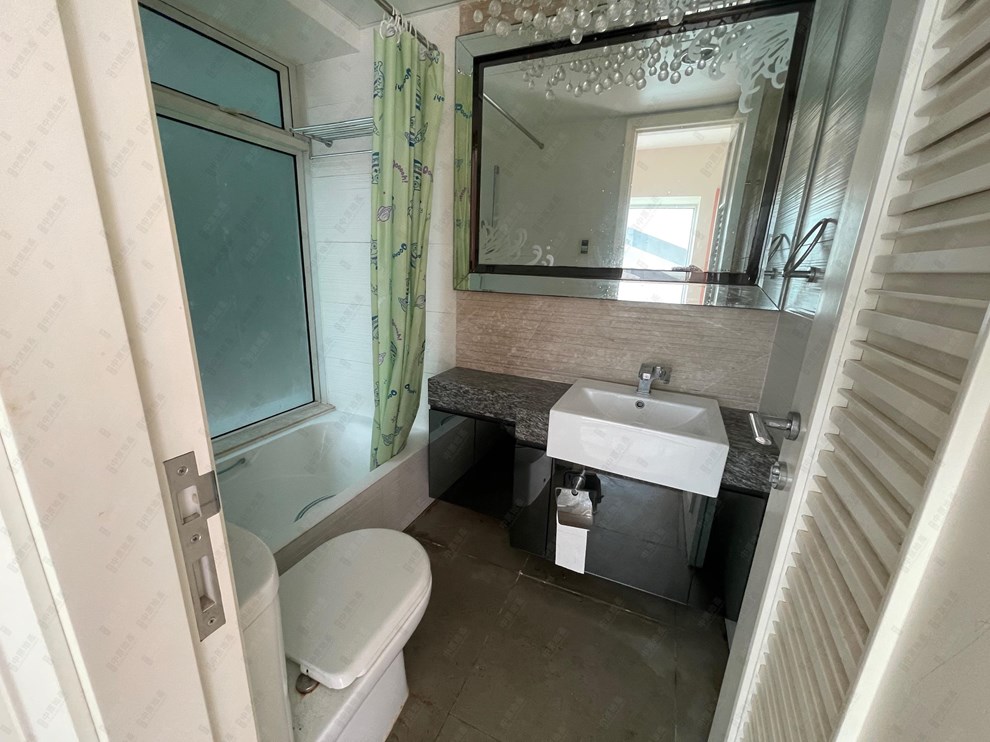 Unit Interior-Master Bathroom