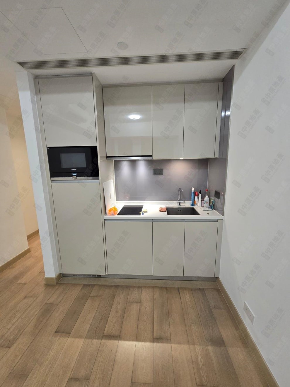 Unit Interior-Kitchen