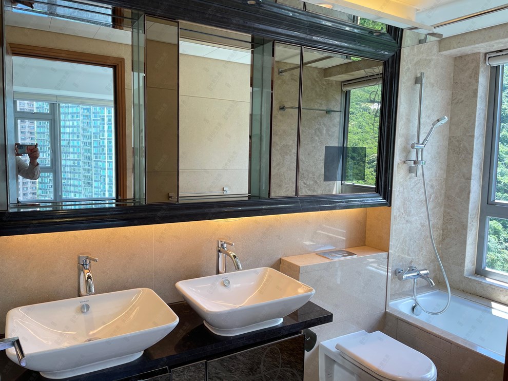 Unit Interior-Master Bathroom