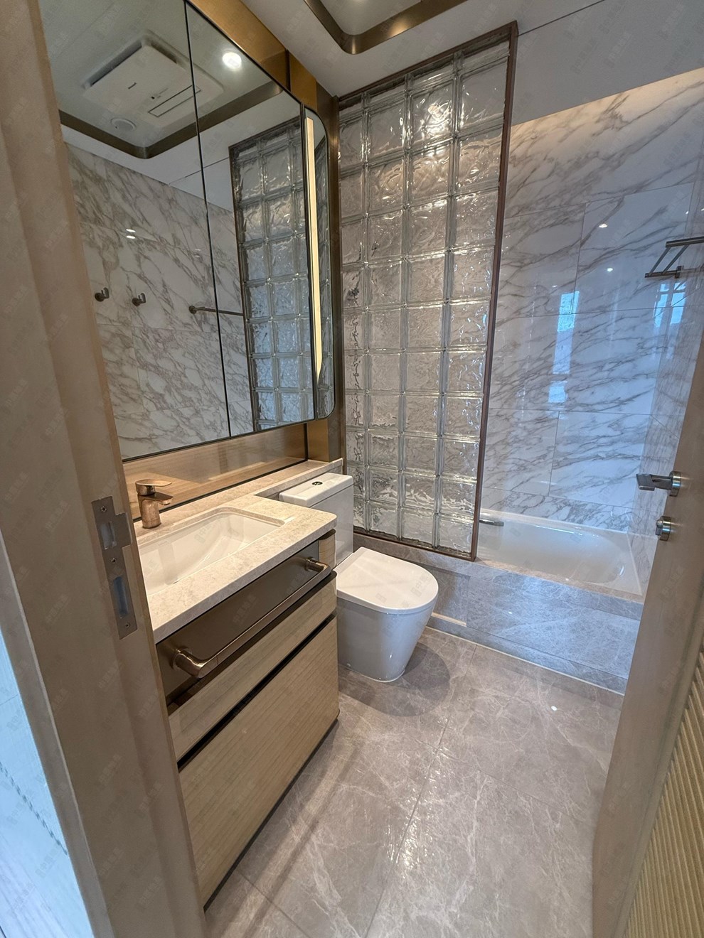 Unit Interior-Master Bathroom