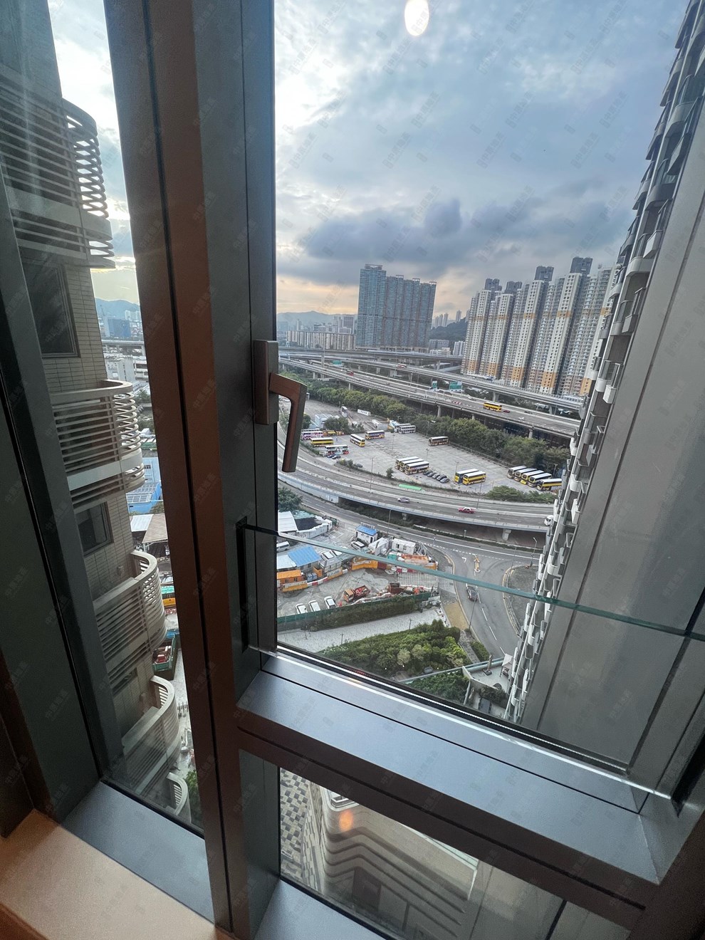 窗外景觀-由睡房