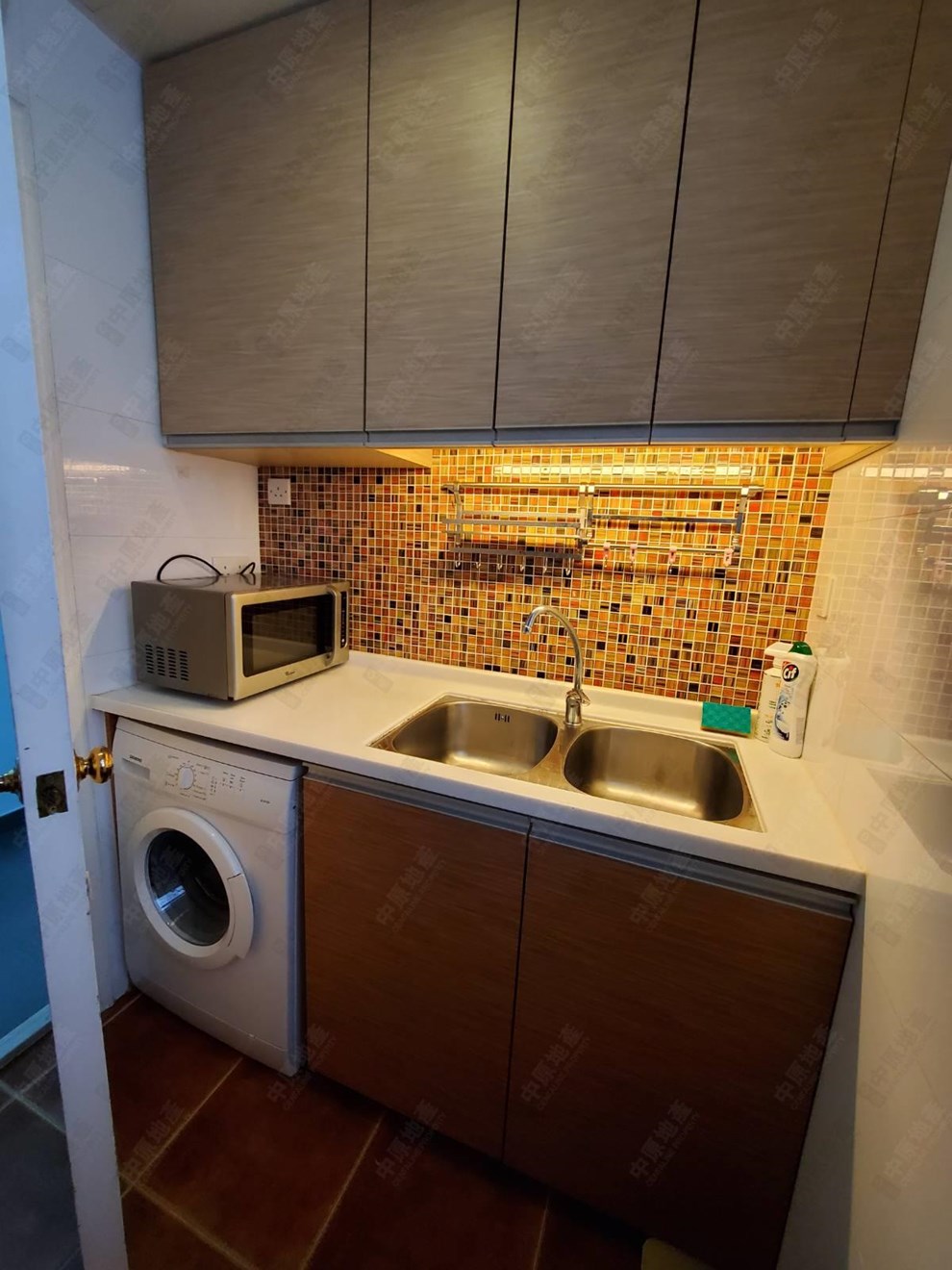 Unit Interior-Kitchen