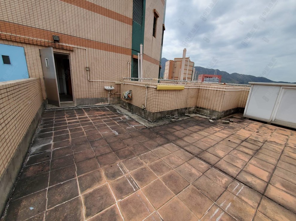 Unit Exterior-Roof