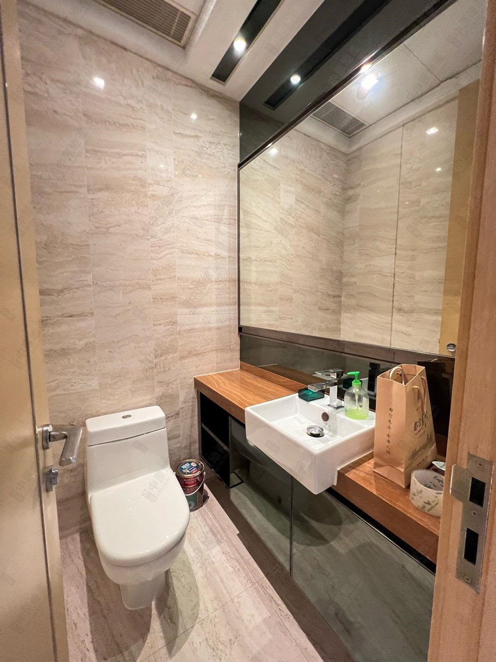 Unit Interior-Washroom