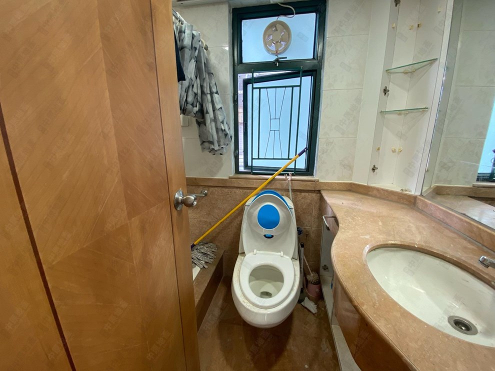 Unit Interior-Bathroom