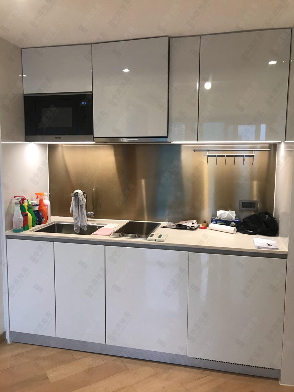 Unit Interior-Kitchen