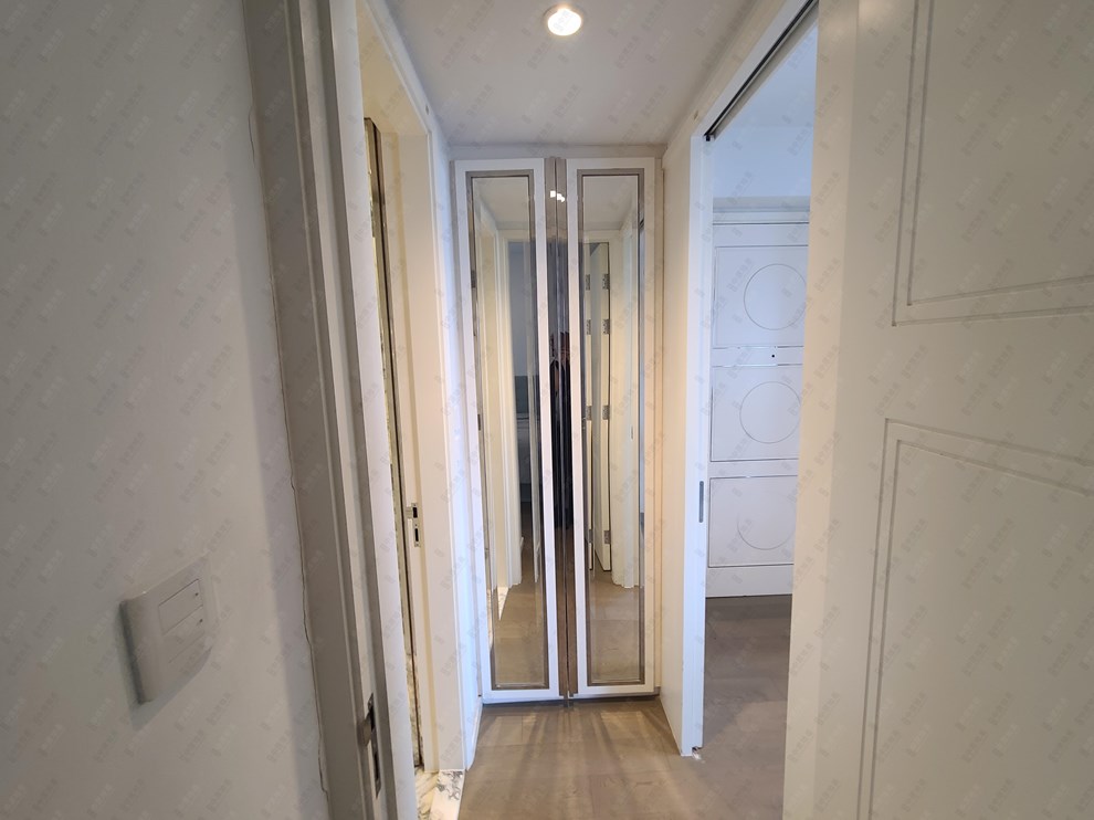 Unit Interior-Cloak Room