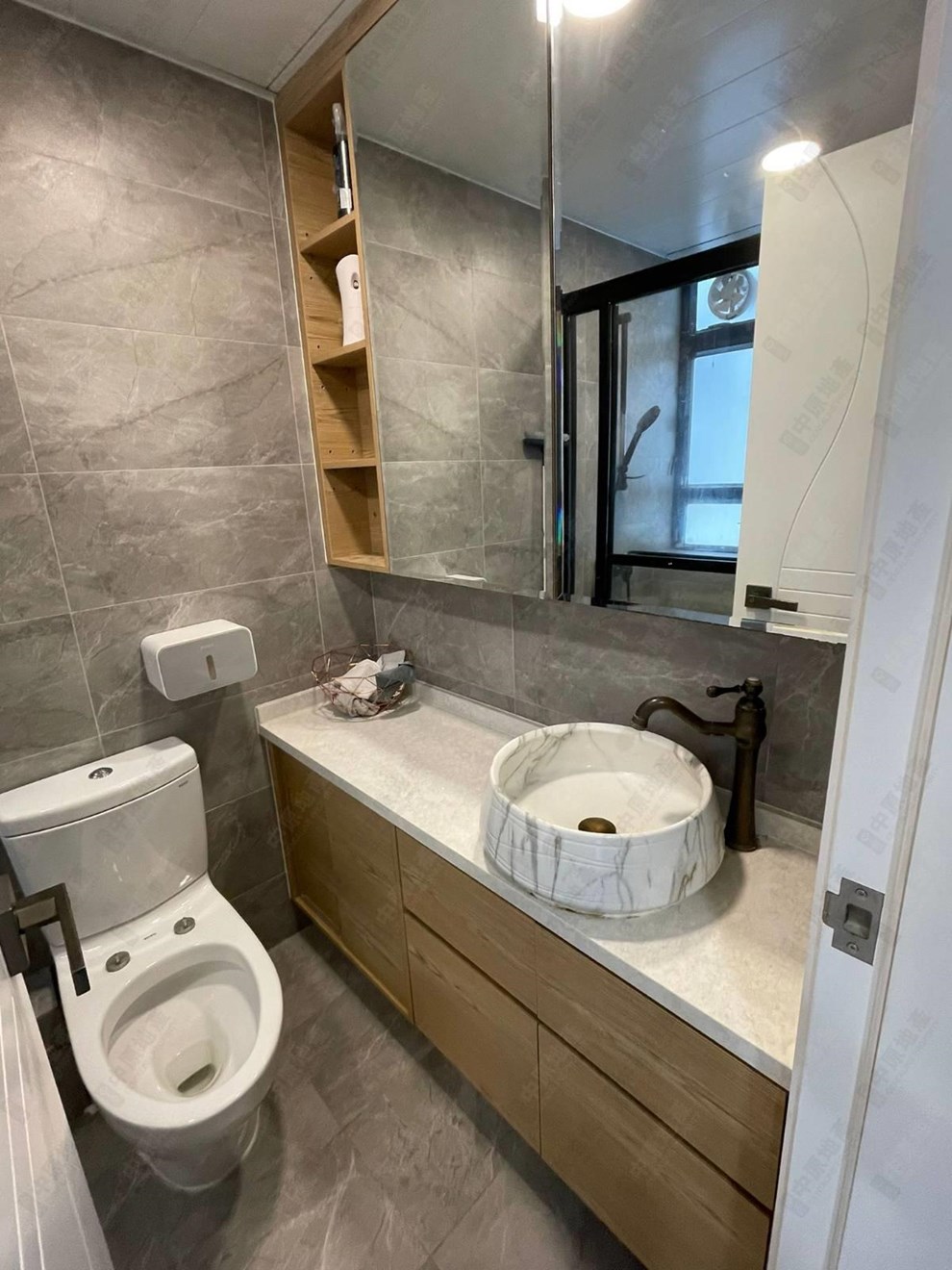 Unit Interior-Bathroom