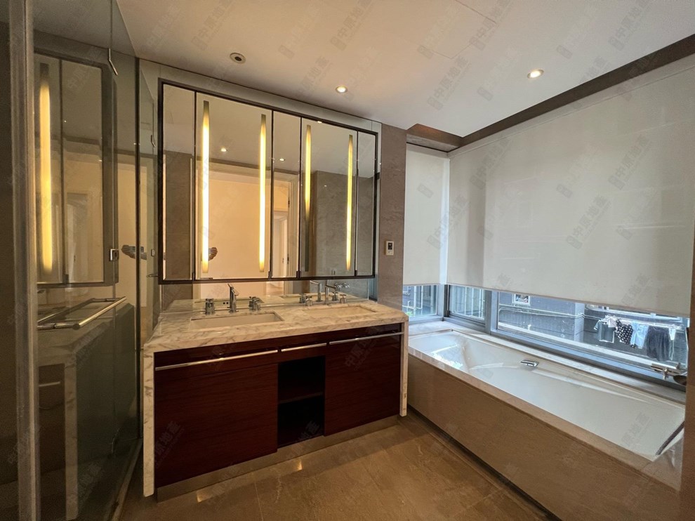 Unit Interior-Master Bathroom
