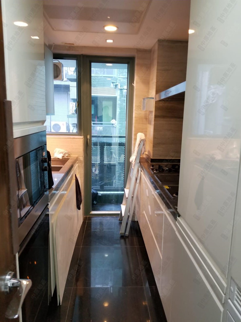 Unit Interior-Kitchen