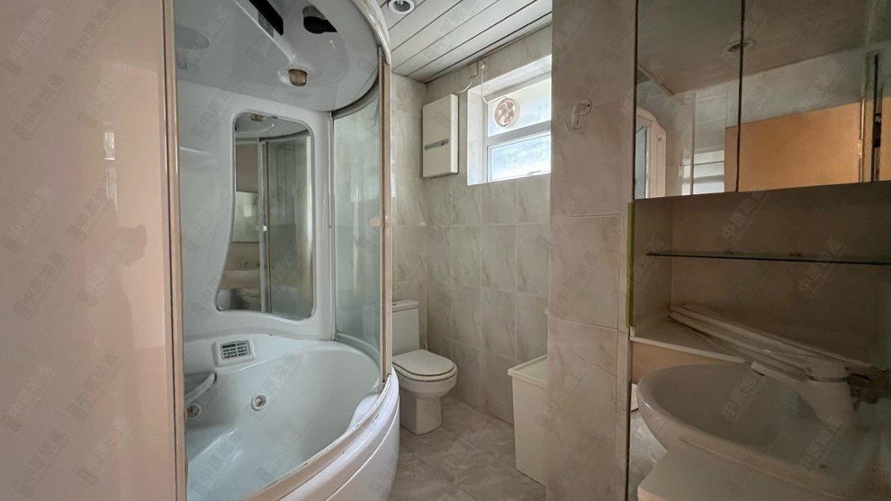 Unit Interior-Master Bathroom
