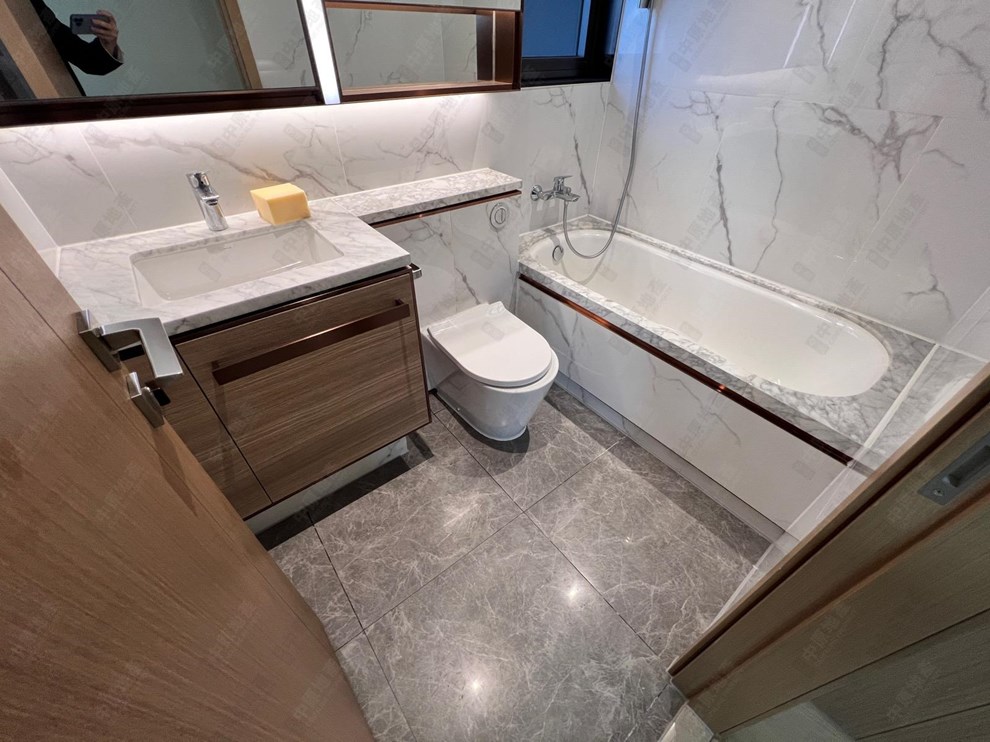 Unit Interior-Master Bathroom