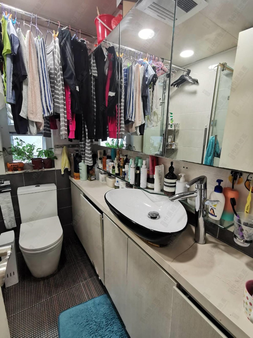 Unit Interior-Bathroom