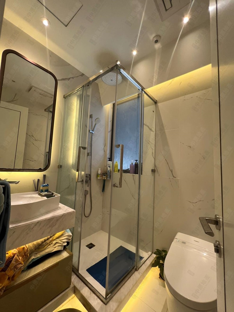 Unit Interior-Master Bathroom