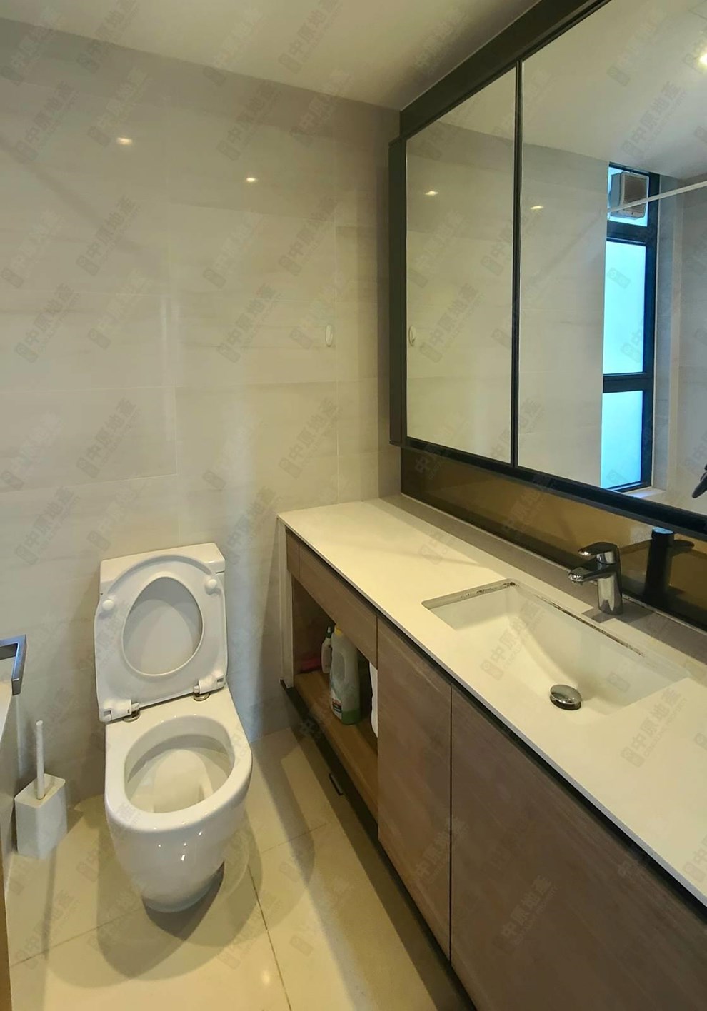 Unit Interior-Bathroom
