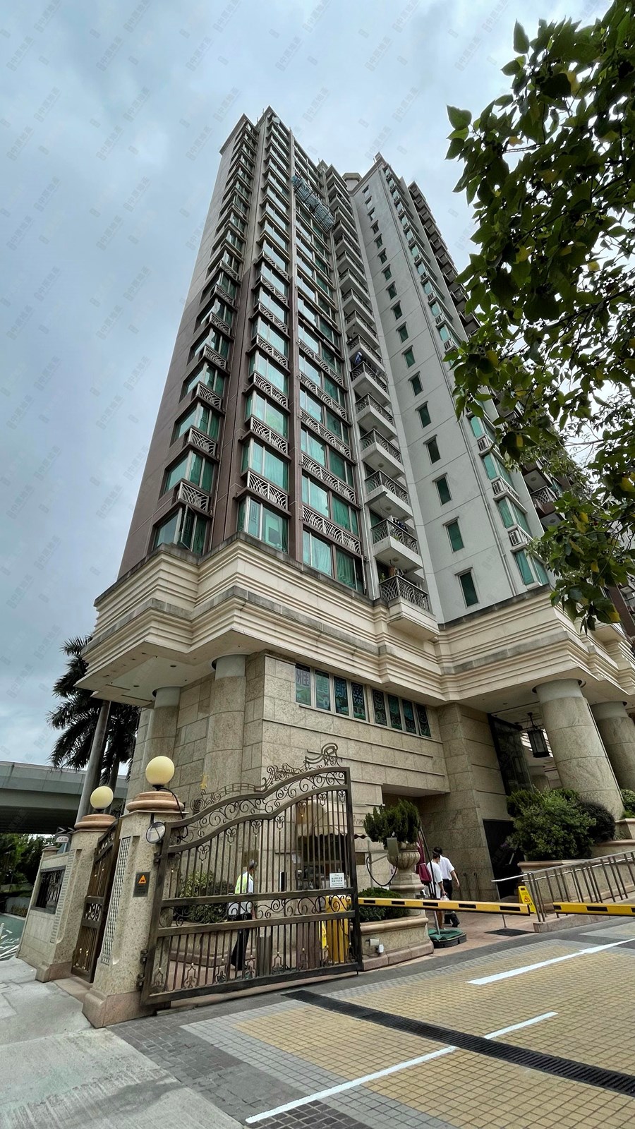 UPTOWN・TOWER 7, Photo