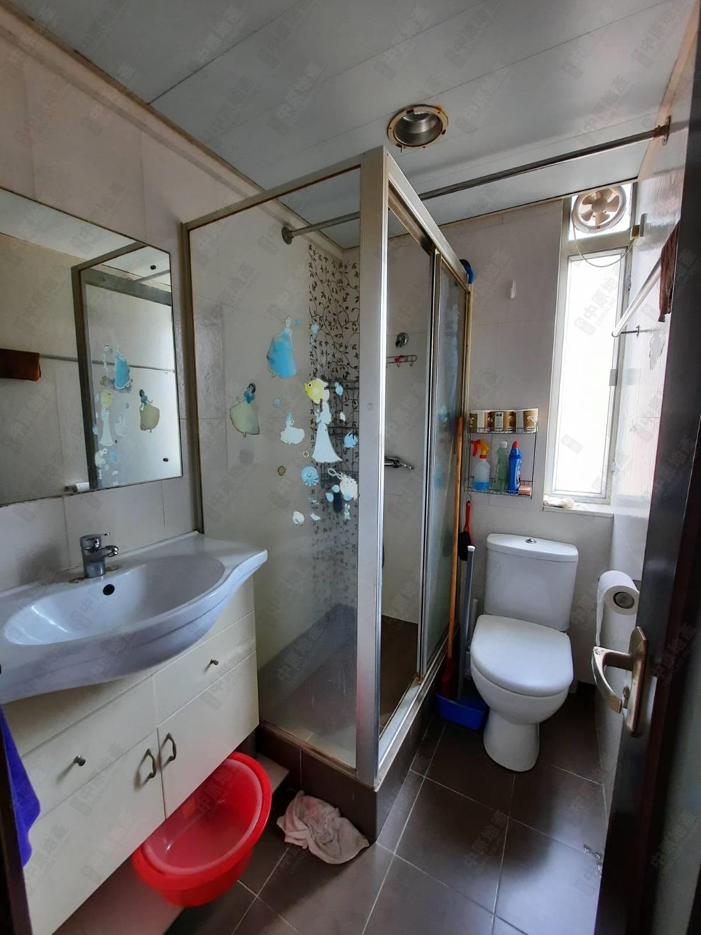 Unit Interior-Washroom
