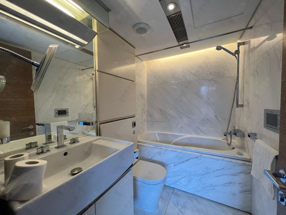 Unit Interior-Master Bathroom
